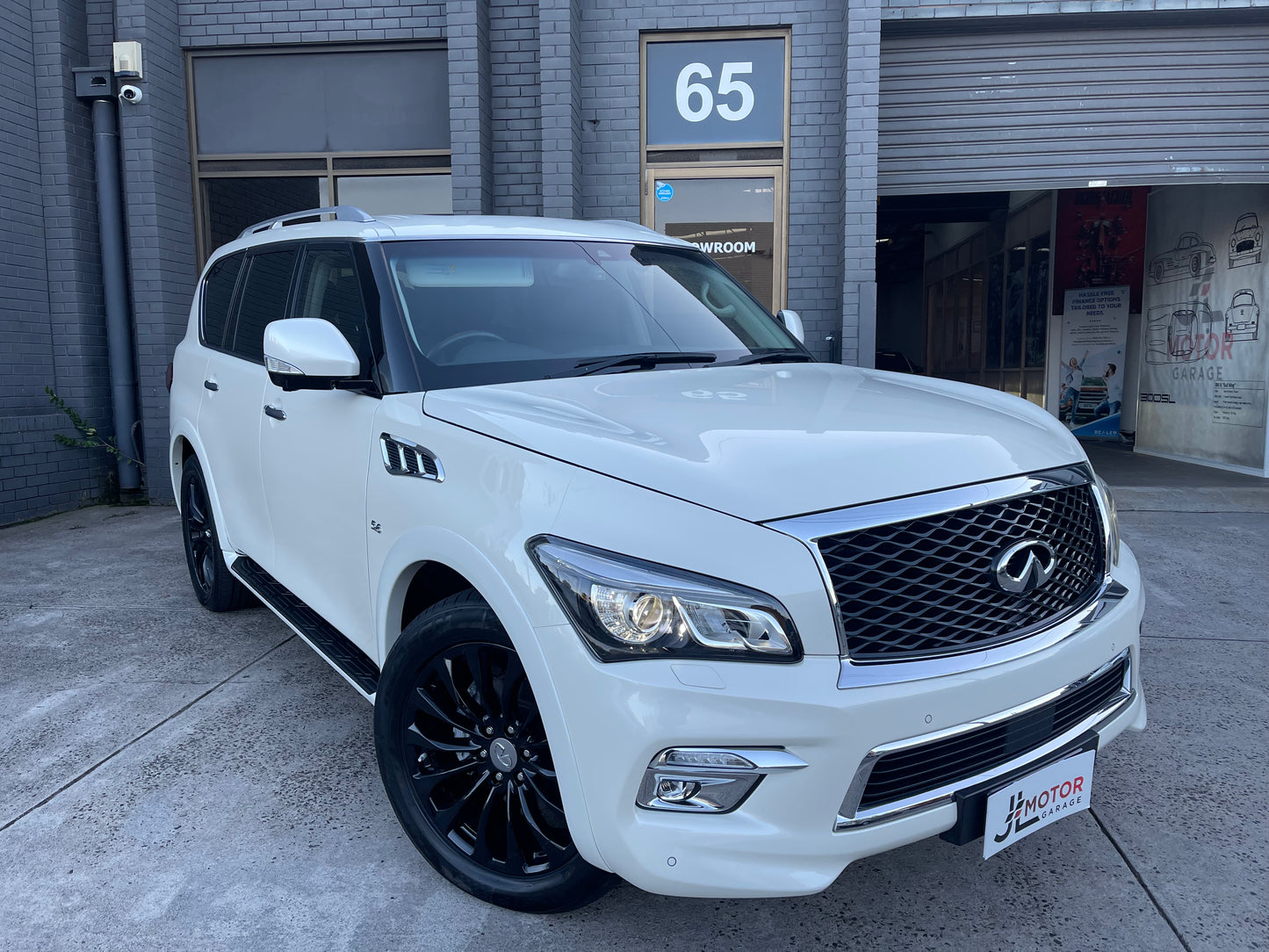 2017 INFINITI QX80 S Premium Auto 4x4